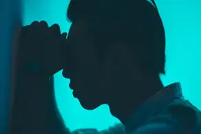این مرد عجیب یک شبه 20 سال جوان شد!