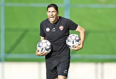  وحید هاشمیان کاریزما ندارد!