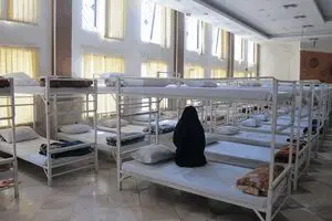 سیاست اصول‌گرایان خانه نگاه داشتن زنان است 