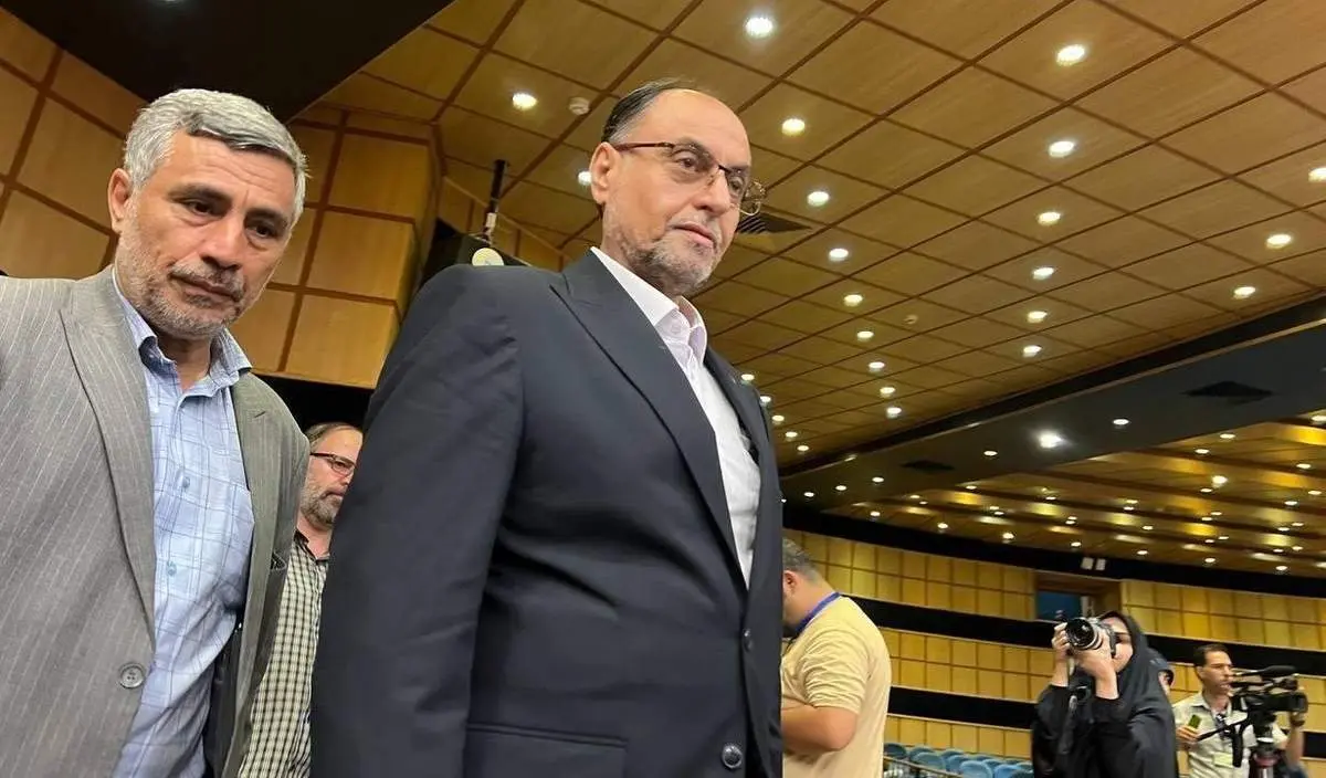 وحید حقانیان: دیدار ظریف با رهبری و تاکیدات ایشان صحت ندارد/ هدف از این لجن پراکنیها و انتشار اخبار کذب صرفا جنگ روانی است
