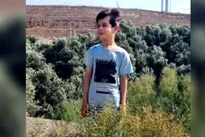 فیلم هولناک از لحظه سقوط مرگبار کودک در حوضچه گل محمدی /مادر بزرگ کودک نیز در مراسم تشیع درگذشت+ببینید