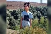 فیلم هولناک از لحظه سقوط مرگبار کودک در حوضچه گل محمدی /مادر بزرگ کودک نیز در مراسم تشیع درگذشت+ببینید