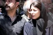 لیلا حاتمی در مراسم خاکسپاری مادرش می خندد یا گریه می کند؟!/ فیلم عجیب