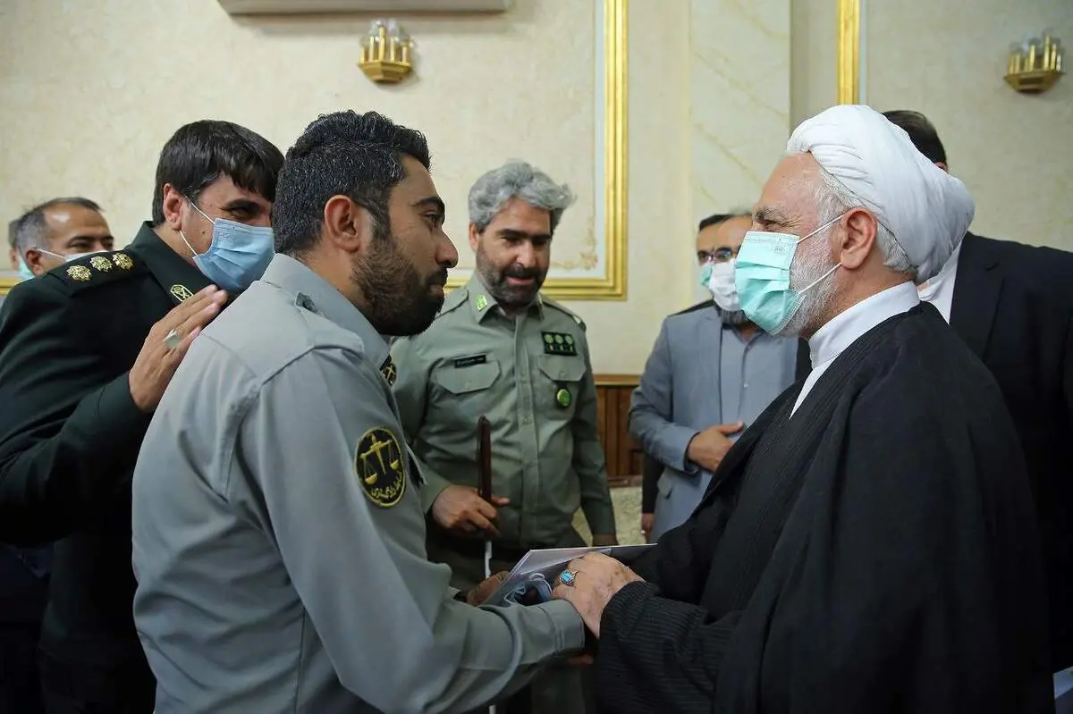 چه تعداد از جان‌باختگان دفاع از محیط زیست توسط شکارچیان دارای پروانه شکار کشته شده‌اند؟