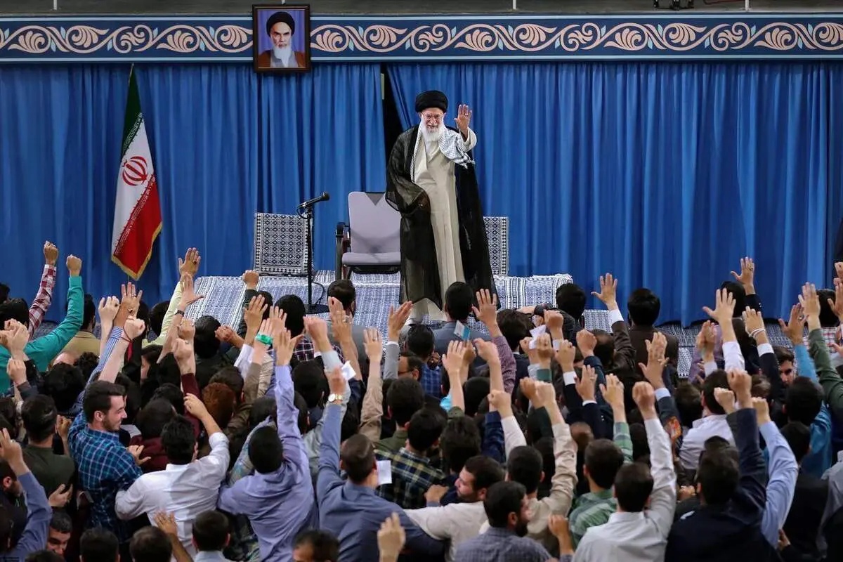 دانشجویان با رهبری دیدار می‌کنند