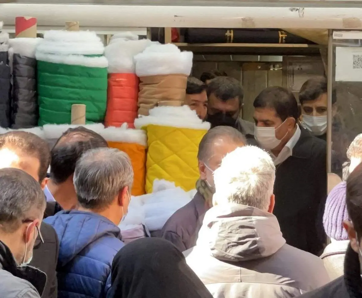صف های طولانی مرغ و تخم مرغ و نابسامانی های بازار/ معاون اول رییس جمهور واکنش نشان داد