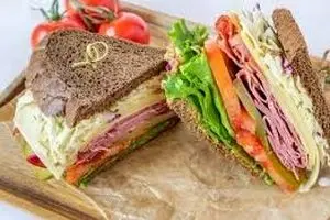 طرز تهیه ساندویچ پاسترامی گرم خانگی