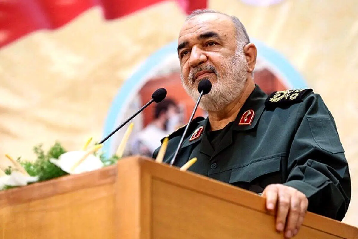 فرمانده کل سپاه: در مقابل هیچ دشمنی حتی یک گام عقب نمی‌نشینیم