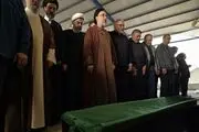 نماز میت خواندن سیدمحمد خاتمی بر پیکر خواهرش + عکس 
