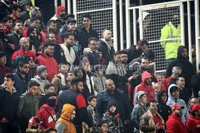 تصویر هوادار خبرساز پرسپولیس در تخت جمشید