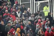 تصویر هوادار خبرساز پرسپولیس در تخت جمشید