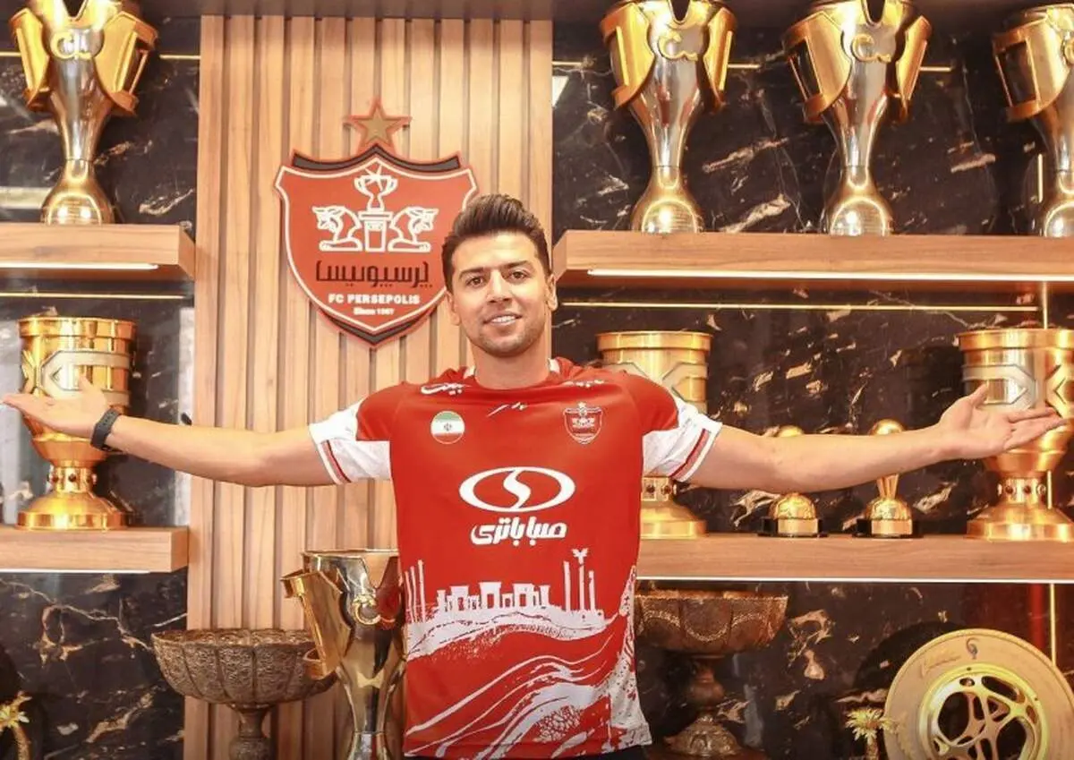 جنجالی‌ترین خرید پرسپولیس همچنان روی نیمکت!

