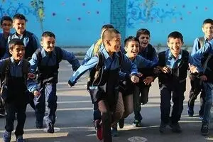 فقط کسانی که دانش آموز پسر دارند، بخوانند