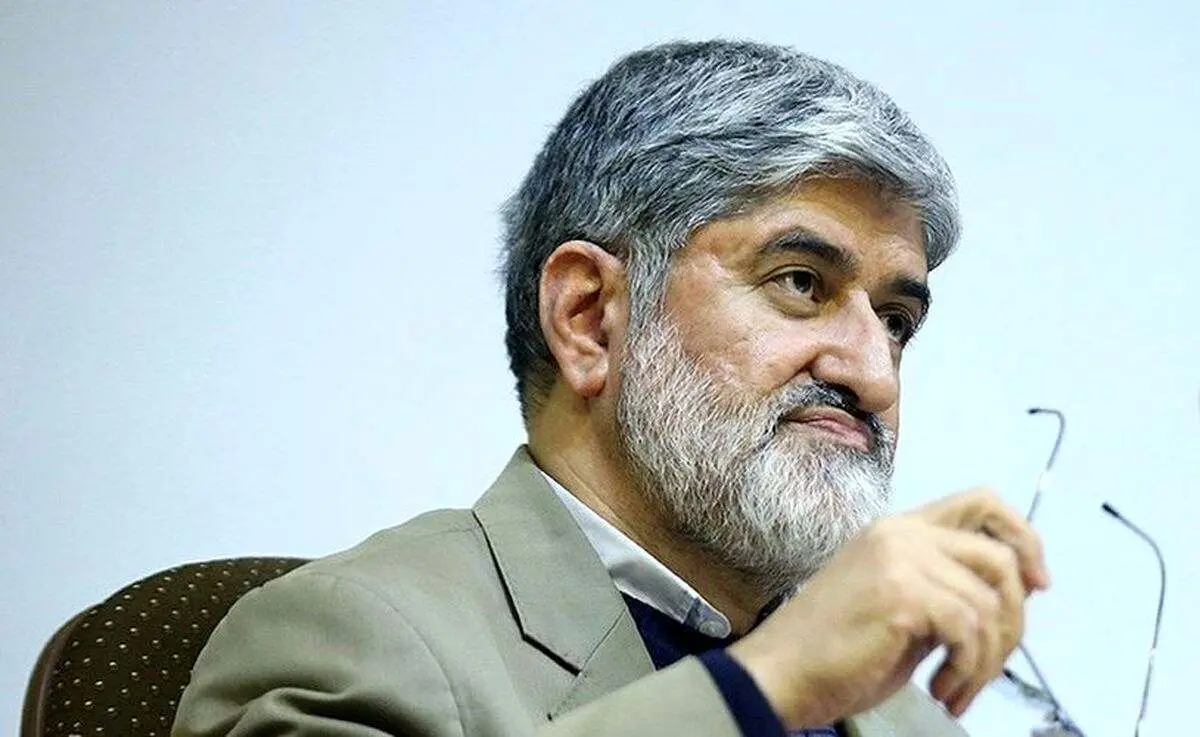 واکنش علی مطهری به ماجرای خانم دفزن در مراسم شهید مطهری| چند تن از خانمها نسبت به لاک غلیظ آن خانم اعتراض داشتند