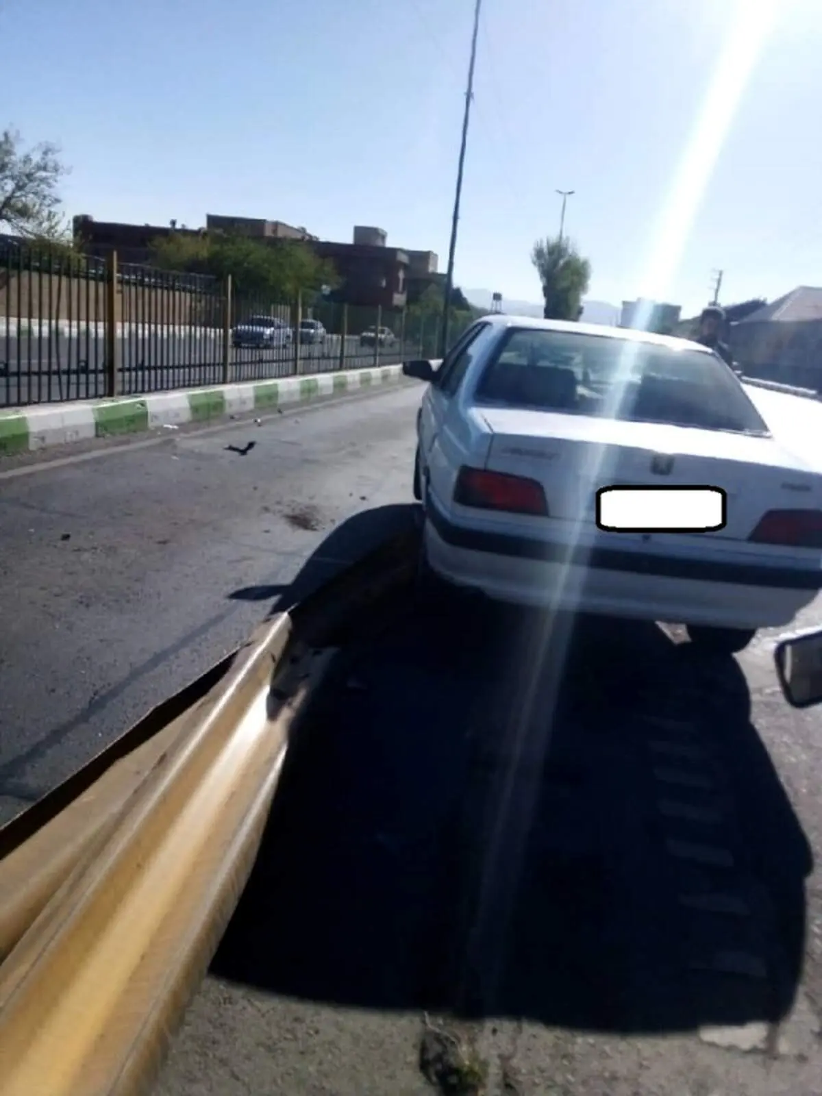 پرواز خودرو سواری  پژو در میدان بهمن+عکس
