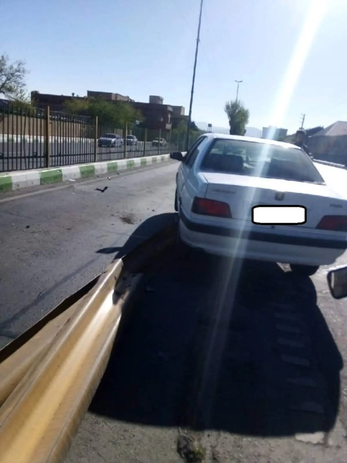 پرواز خودرو سواری  پژو در میدان بهمن+عکس