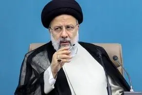 این کودک روی سقف ماشین رئیسی رفت| برخورد محافظان+ فیلم 