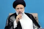 این کودک روی سقف ماشین رئیسی رفت| برخورد محافظان+ فیلم 