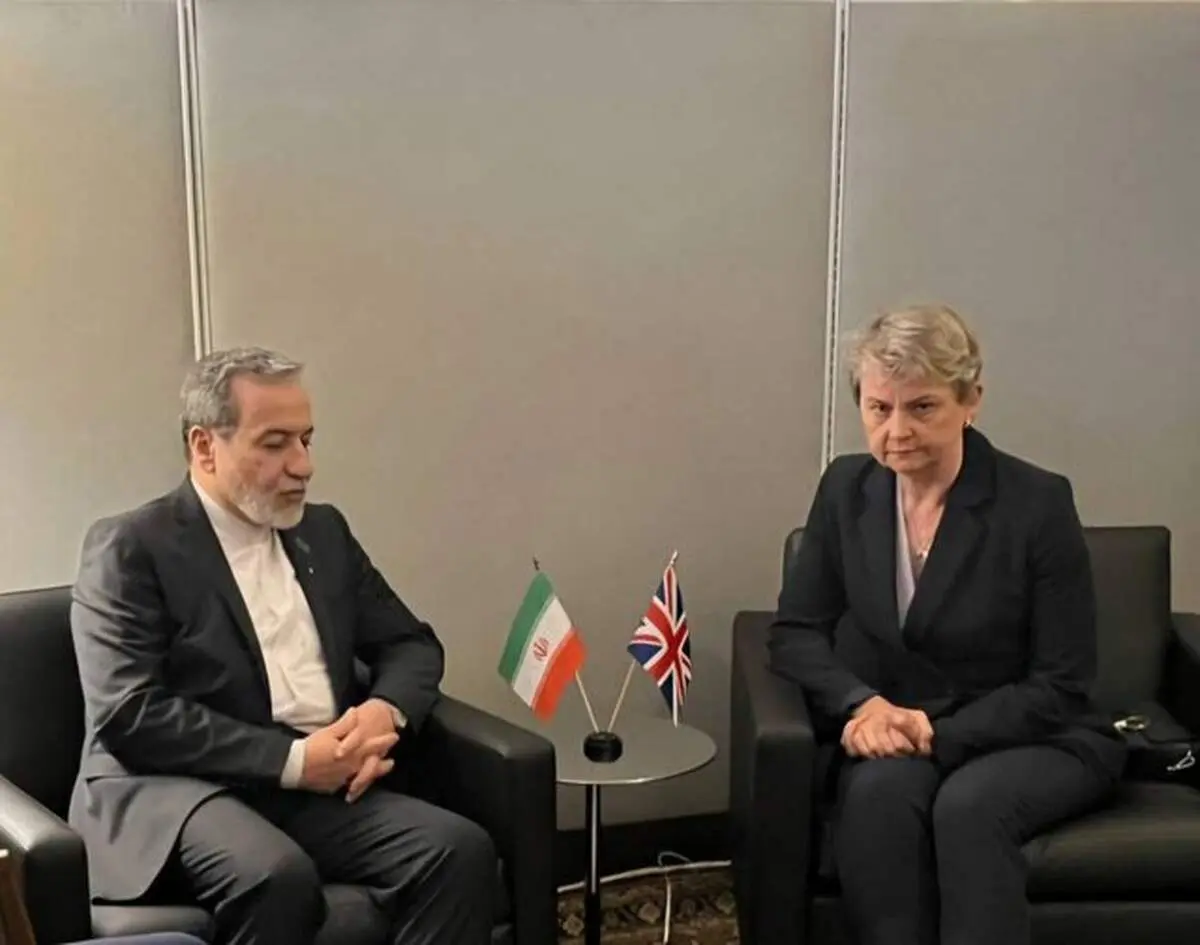 انتقاد شدید عراقچی از «تروئیکای اروپایی» در دیدار با وزیر خارجه انگلیس