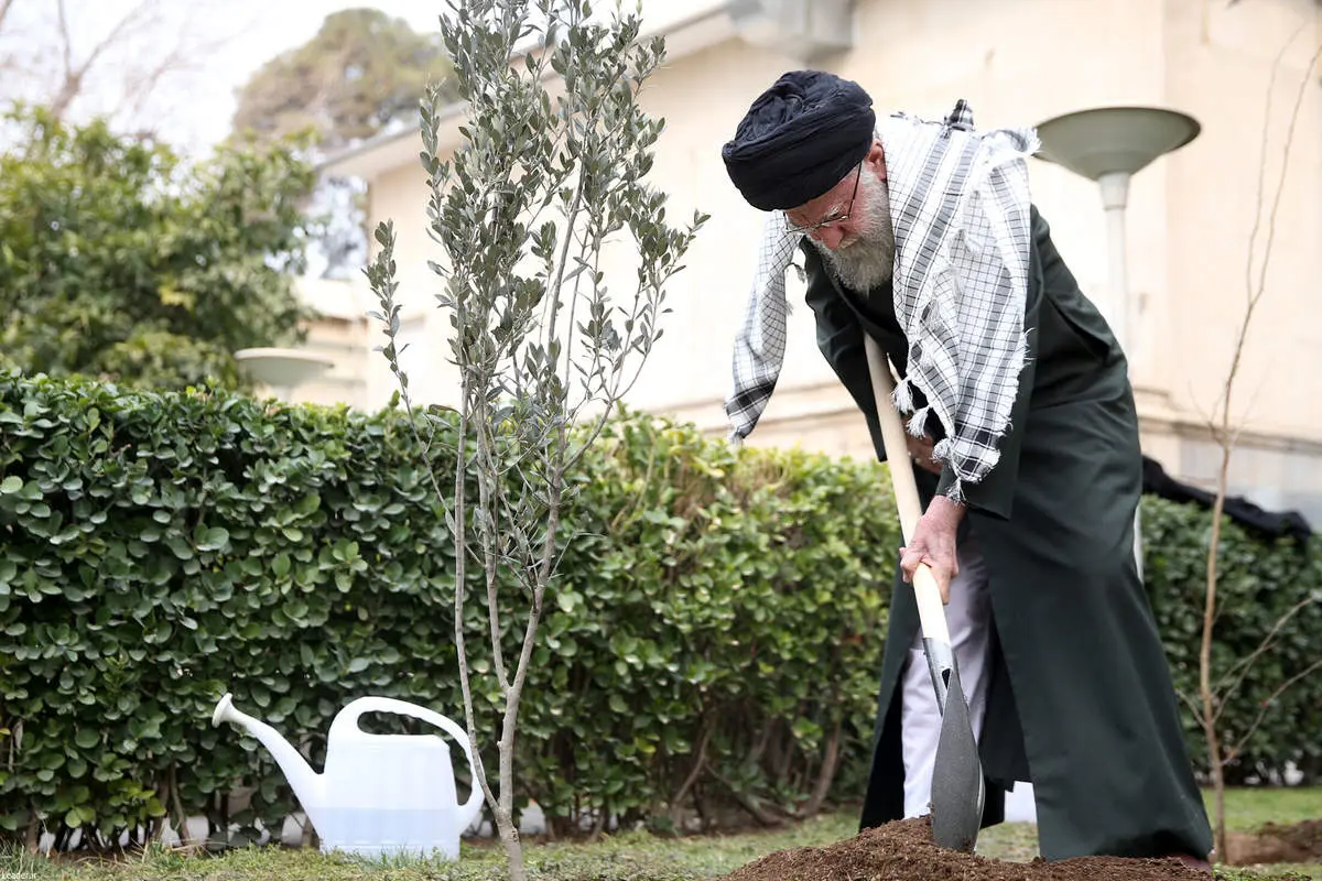 از حضور ملت ایران در پای صندوقهای رأی در ۱۱ اسفند تشکر می کنم/ کسانی که توانایی ورود به امداد و کمک به سیستان و بلوچستان را دارند، برای کمکرسانی وارد شوند