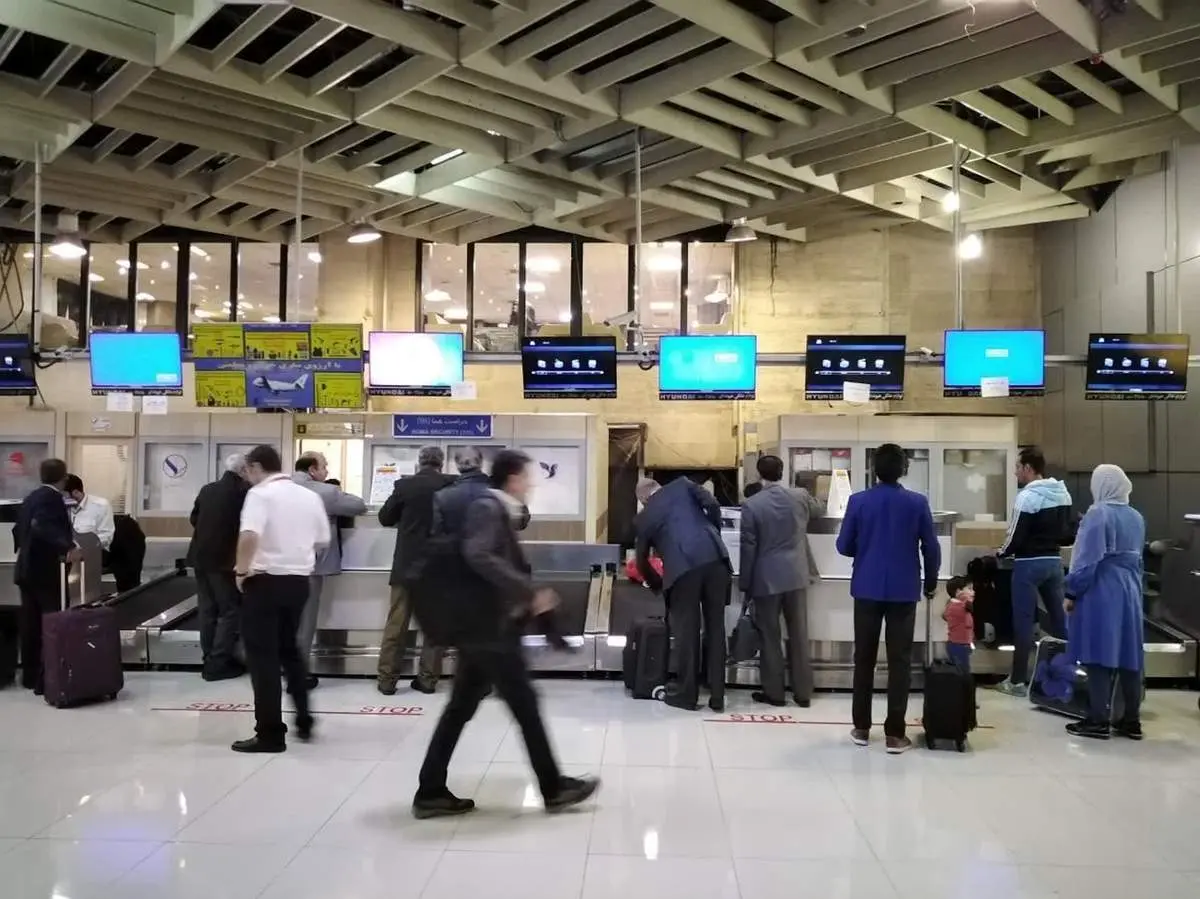 گاف وحشتناک در بنر حجاب نصب شده در فرودگاه مهرآباد/ عکس