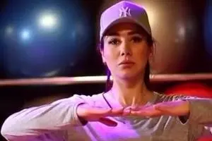  توضیح رسانه دفتر رهبری درباره چاپ عکس بانوی شهید با کلاه 