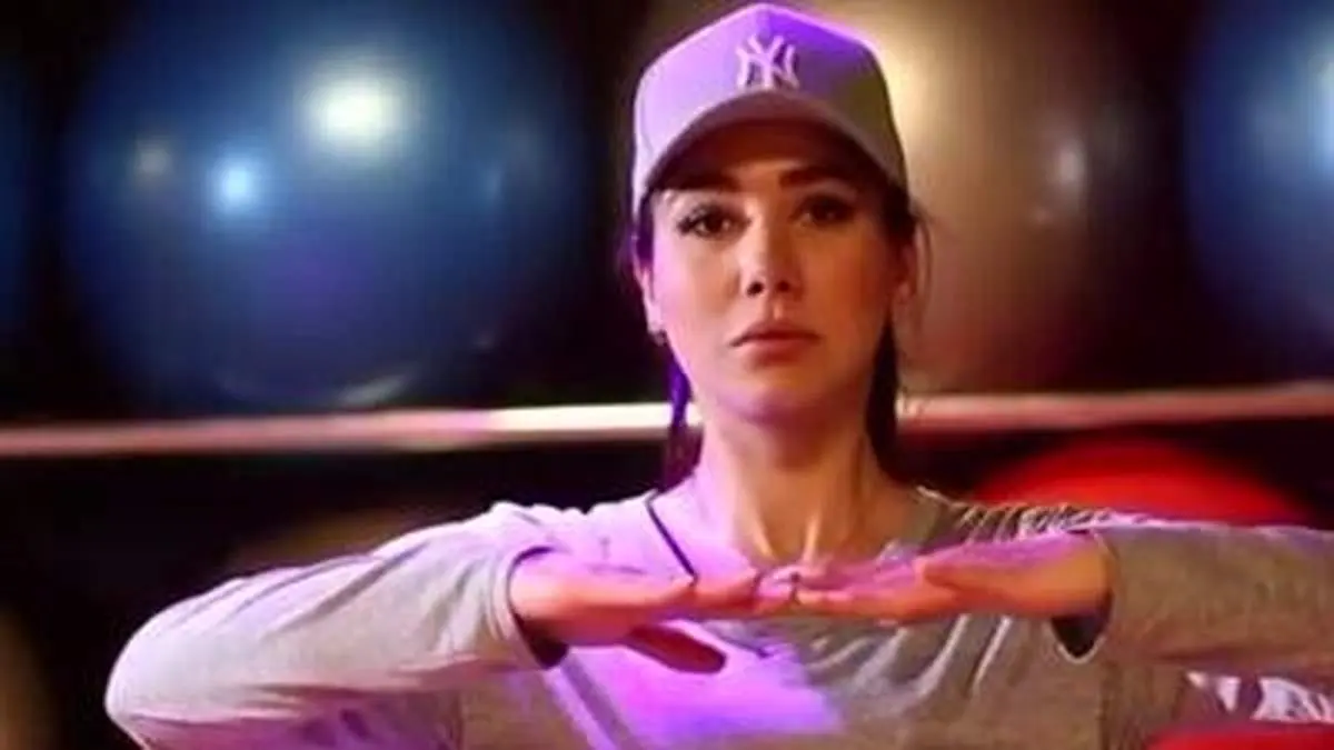  توضیح رسانه دفتر رهبری درباره چاپ عکس بانوی شهید با کلاه 