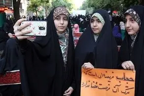 دشمن برای از بین بردن اسلام به دنبال برداشتن چادرها از سر بانوان است