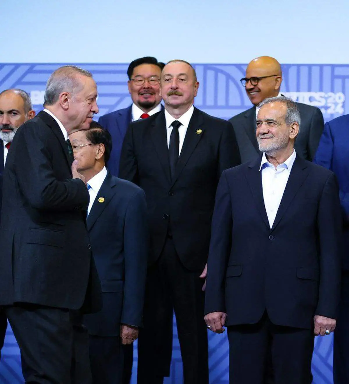 ماجرای دست ندادن اردوغان به پزشکیان چه بود؟ 