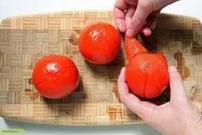 به این دلایل شگفت انگیز به پوست صورتتان گوجه فرنگی بزنید
