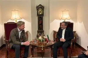 رایزنی نماینده دبیرکل سازمان ملل در امور یمن با عراقچی در مسقط 