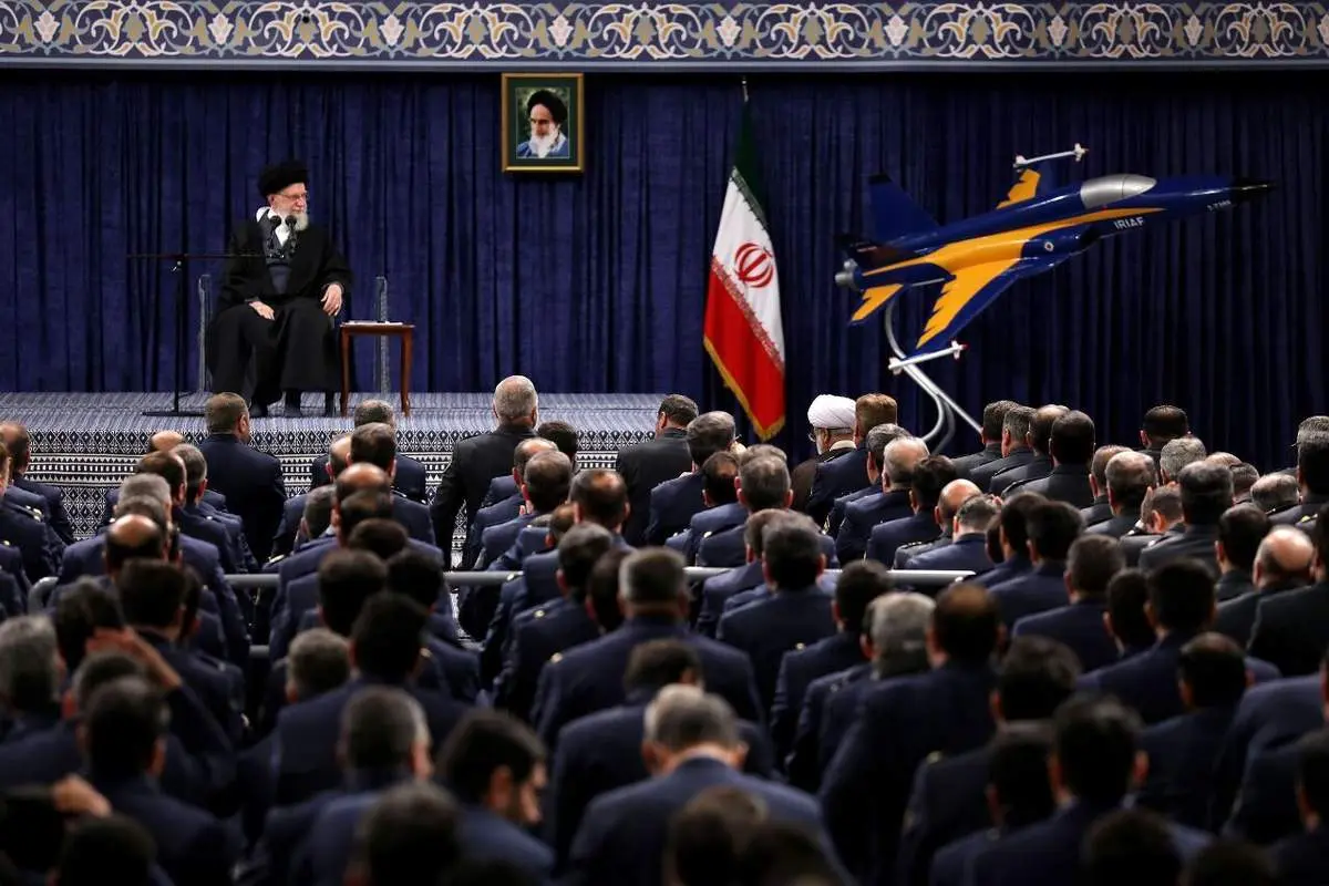 نتیجه غفلت خواص از وظیفه خود ضربههای سنگین تاریخی به ملت خواهد بود