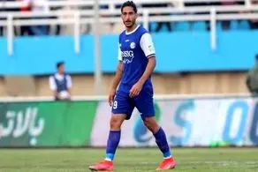عجیب ولی واقعی: پیشنهاد استقلال این بازیکن را از پله هواپیما برگرداند!