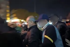 تصاویری از حضور پزشکیان در تجمعات مردمی امشب + ببینید