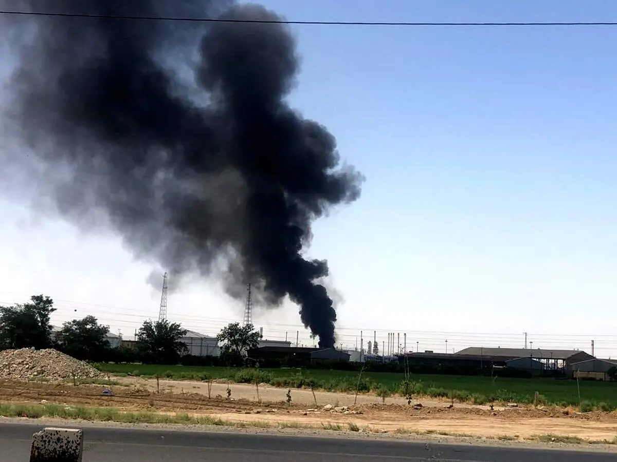 مهار آتش سوزی در خط لوله انتقال نفت روستای برومی اهواز+ فیلم