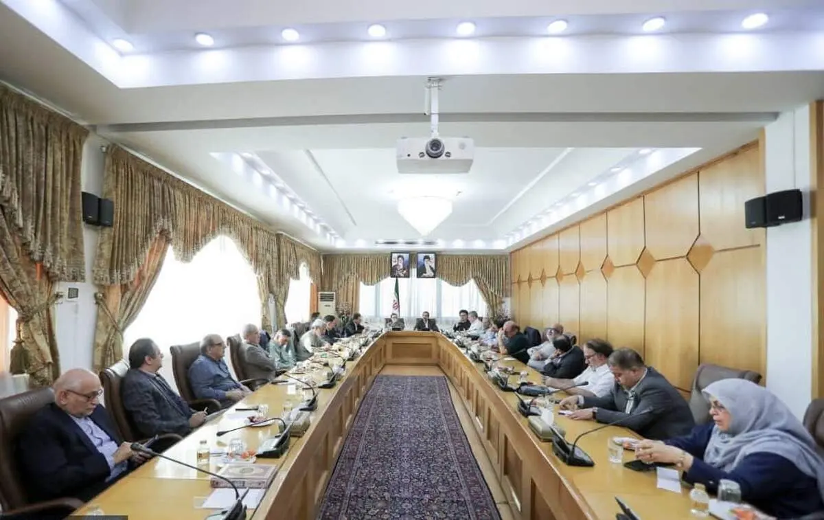 ابطحی: همین که سنایی مثل خیلی از مسئولین معتقد نیست همه‌چیز را خودش می‌داند، عالی است