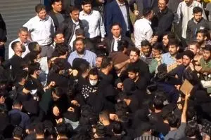  درگیری شدید و کتک کاری بین دانشجویان در دانشگاه امیرکبیر/ فیلم