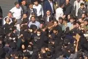  درگیری شدید و کتک کاری بین دانشجویان در دانشگاه امیرکبیر/ فیلم
