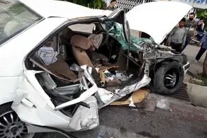 تصادف فجیع پژو با تیر چراغ برق در آبشناسان