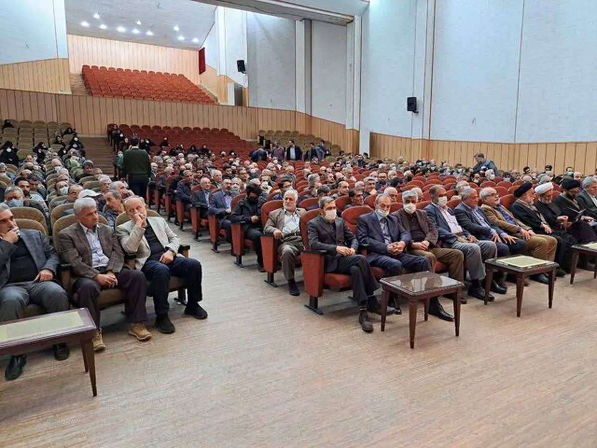 فائزه هاشمی جلوی دوربین آمد/ عکس