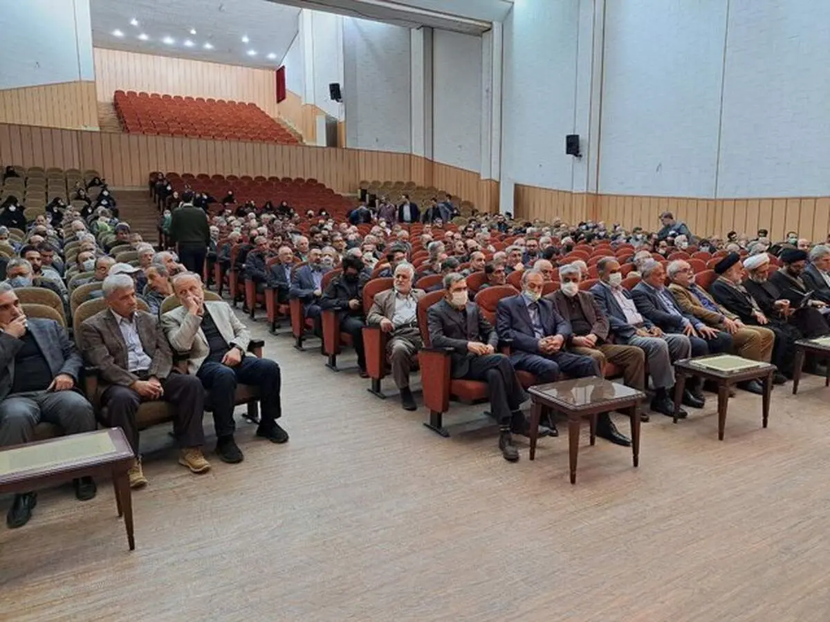 فائزه هاشمی جلوی دوربین آمد/ عکس