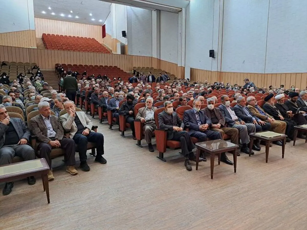 فائزه هاشمی جلوی دوربین آمد/ عکس