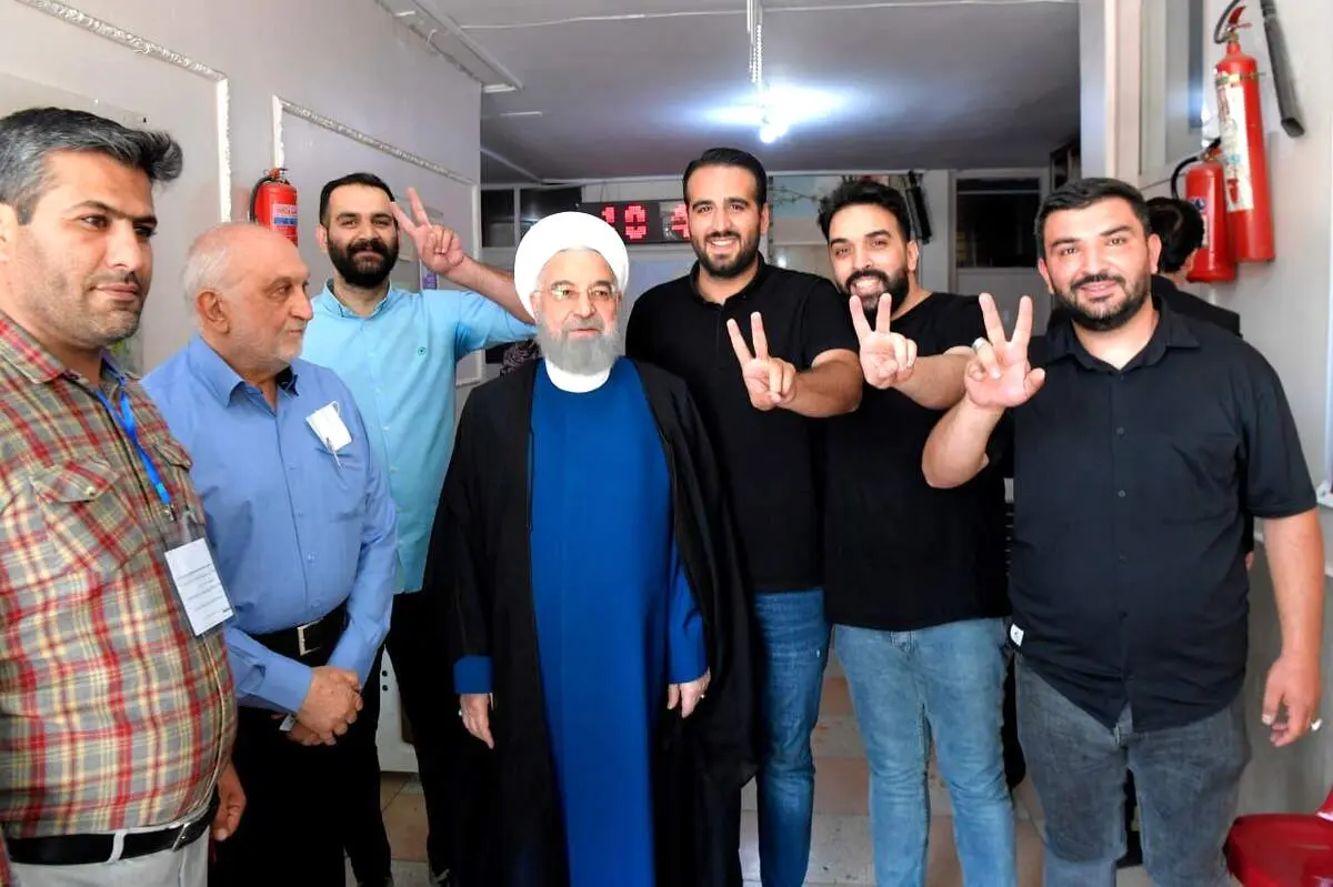 عکس معنادار از حسن روحانی در لحظه رای دادن + ببینید 