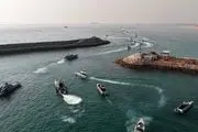 نیروی دریایی سپاه یک شناور را در تنگه هرمز منهدم کرد/ فیلم