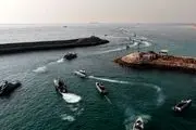 نیروی دریایی سپاه یک شناور را در تنگه هرمز منهدم کرد/ فیلم