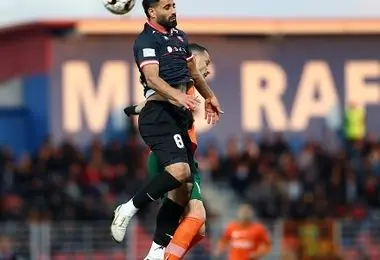  رقص بی مزه کنعانی زادگان با تقلید از حرکات شجاع خلیل زاده!/ فیلم