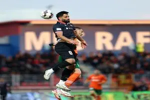 ری اکشن عجیب کنعانی زادگان بعد از گل فولاد!/ ببینید