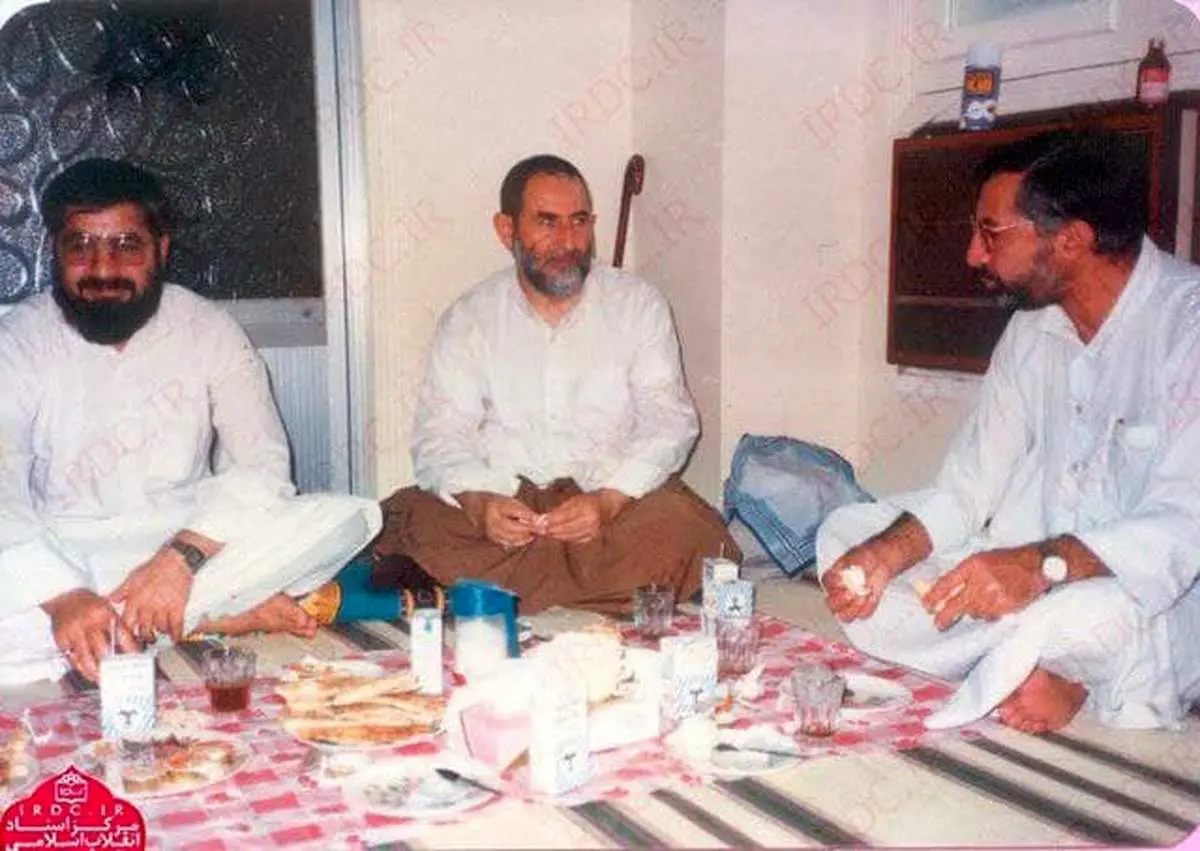 تصویری کمتر دیدهشده از آیتالله یزدی و روحانی/ ببینید