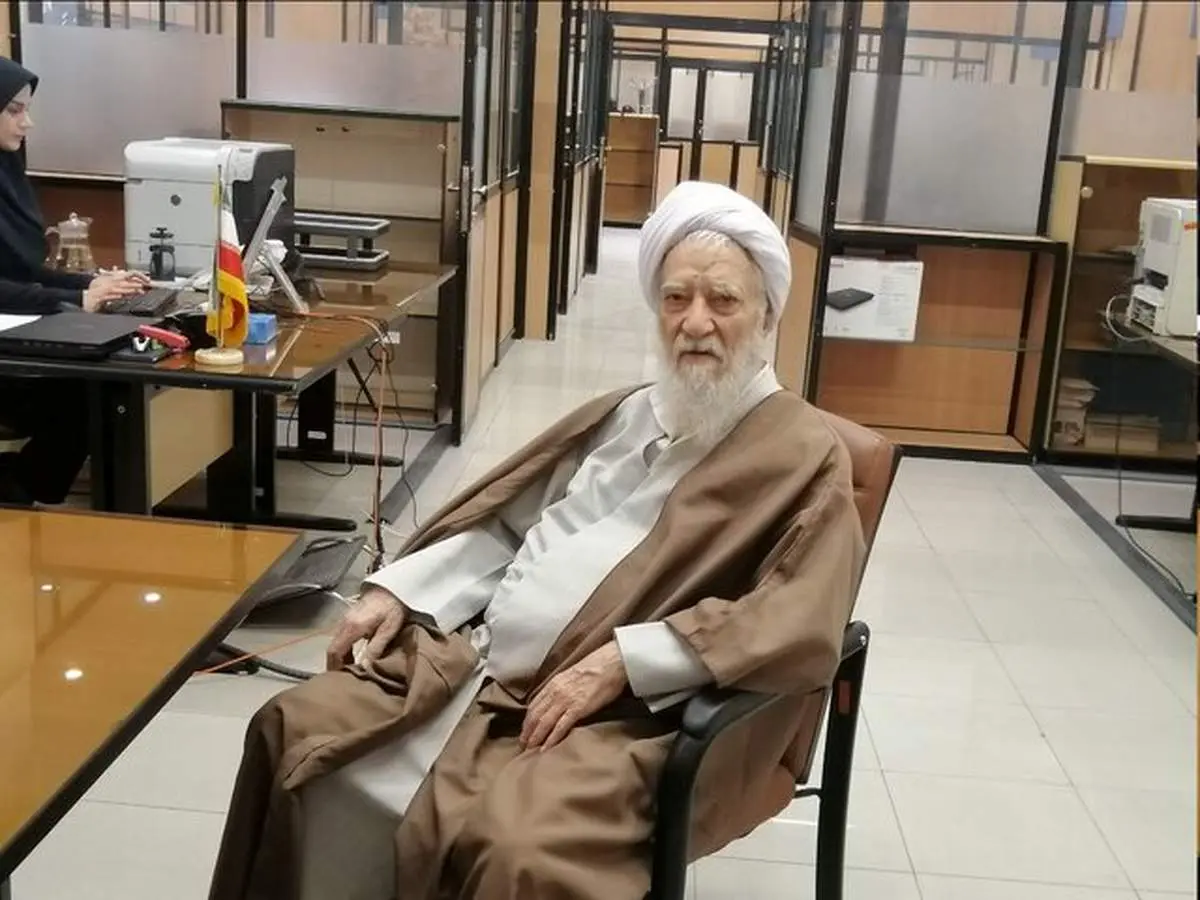 آیت الله موحدی کرمانی در انتخابات خبرگان رهبری ثبت نام کرد + ببینید