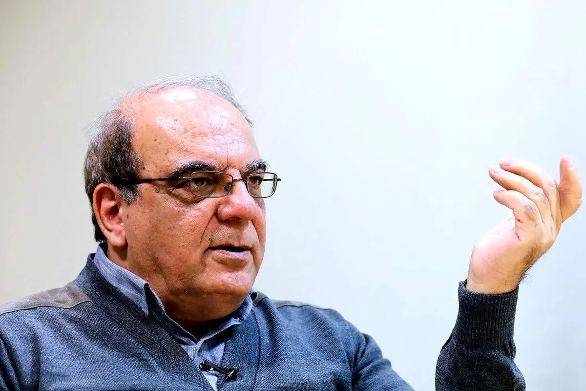 سوال معنادارِ عباس عبدی از دادستانی قم: شما که انقدر سرعت دارید چرا عاملان مسمومیت را دستگیر نمی‌کنید!